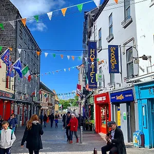 Snoozles Quay Street Tourist ** Galway